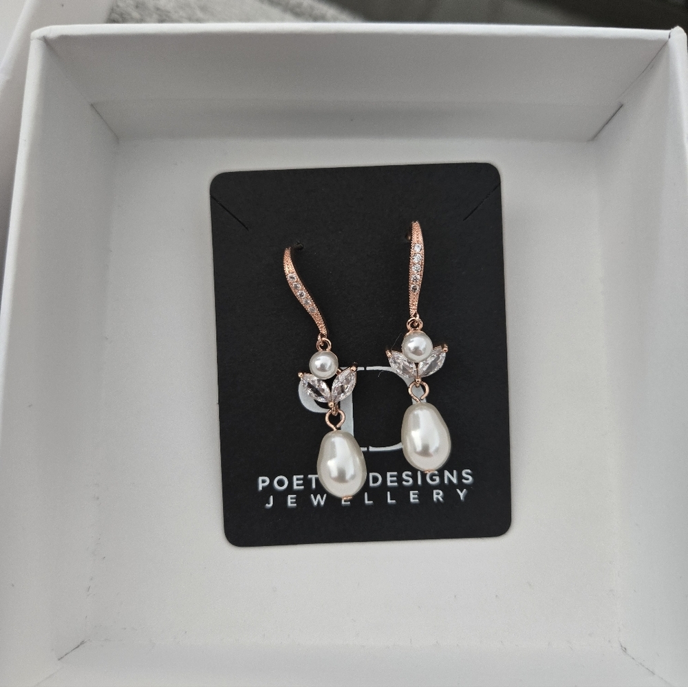 Pearl Drop Earrings Rose Gold
